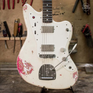 Partcaster Guitare Garage Jazzmaster Omypic White over Pink Paisley Relic Matching Headstock