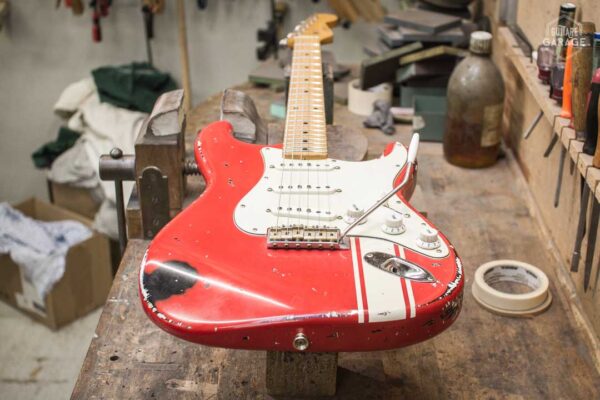 https://guitaregarage.com/wp-content/uploads/2023/09/Stratocaster-Hot-Rod-Red-Over-Black-Relic-Racing-6.jpg