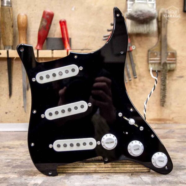 Pickguard pré-câblé Black Strat David Gilmour avec micros Hepcat "Gilmour"