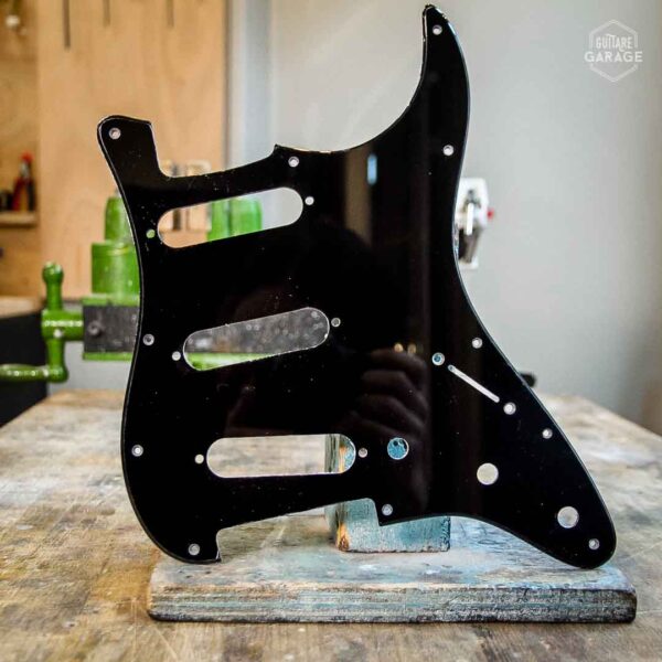 Pickguard Black Strat Gilmour en Altuglass Noir Brillant by Guitare Garage Configuration SSS sans perçage mini switch