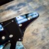 Pickguard Black Strat Gilmour en Altuglass Noir Brillant by Guitare Garage Configuration SSS sans perçage mini switch