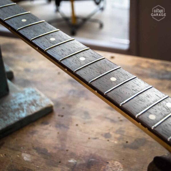 Manche AllParts pour Stratocaster Touche Palissandre 21 Frettes Radius 10 Vernis et Relic by Guitare Garage