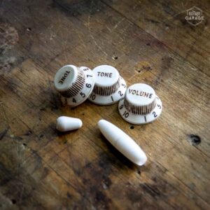 Jeu de boutons pour Stratocaster relic by Guitare Garage