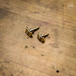 String Retainers Gold pour Stratocaster type Butterfly Vintage Relic By Guitare Garage