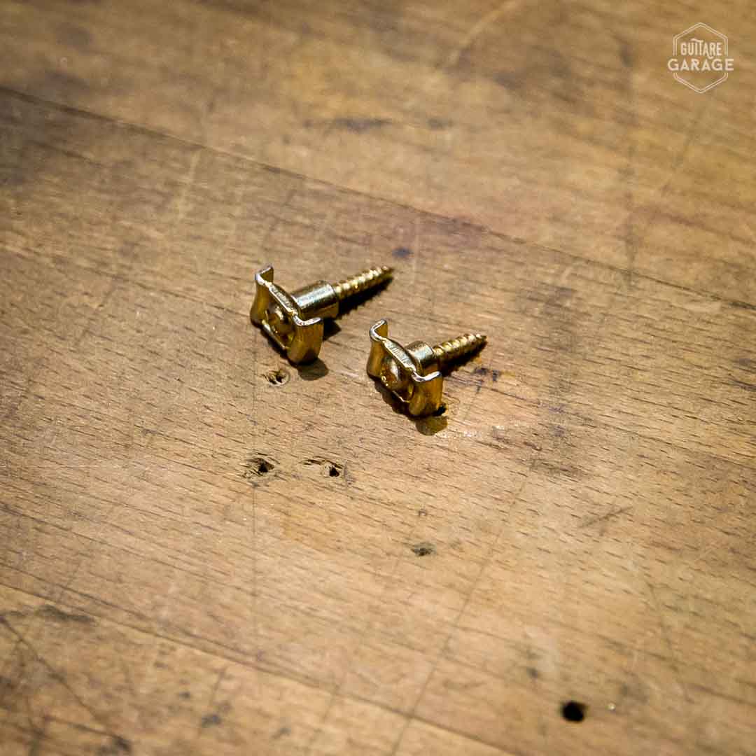 String Retainers Gold pour Stratocaster type Butterfly Vintage Relic By Guitare Garage