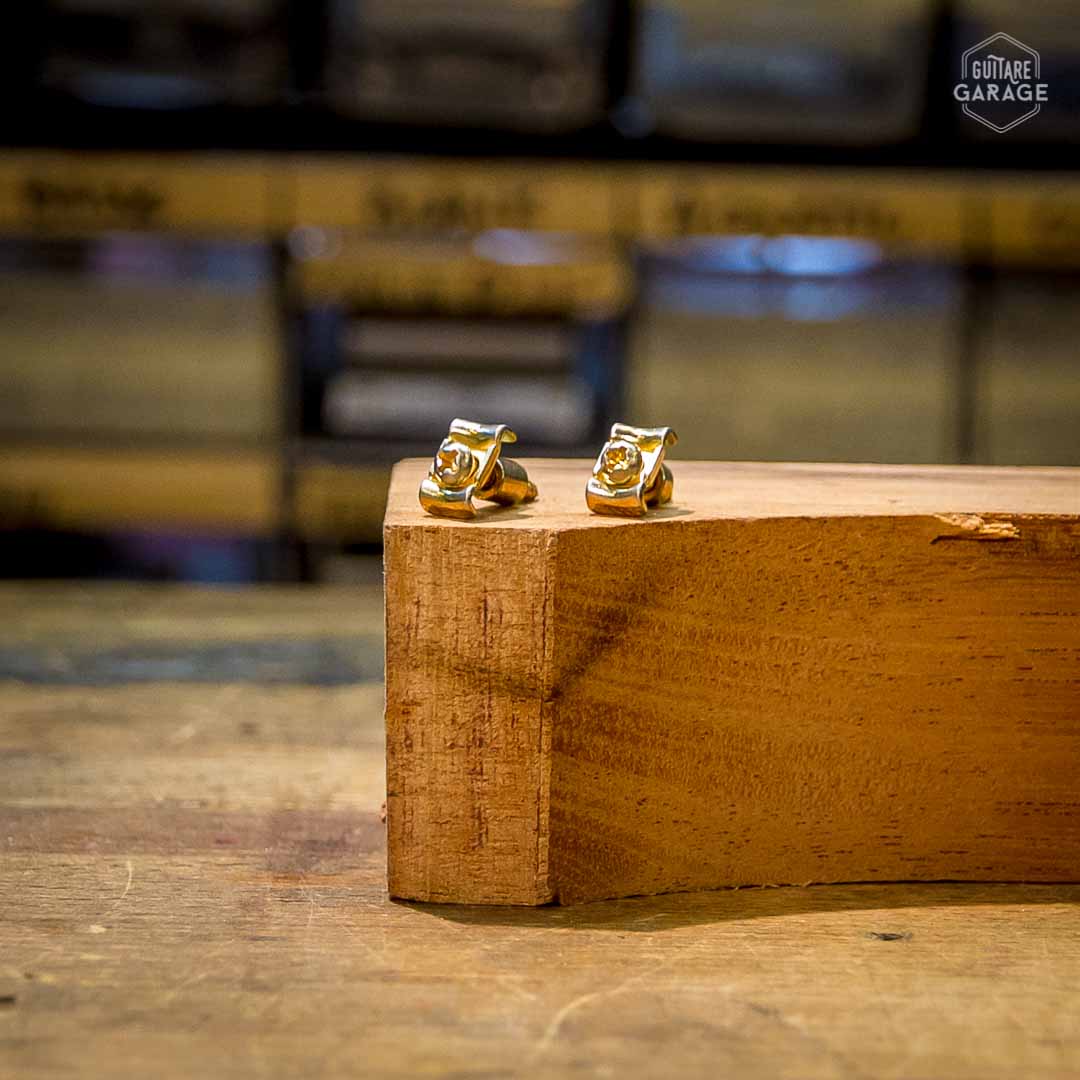 String Retainers Gold pour Stratocaster type Butterfly Vintage Relic By Guitare Garage