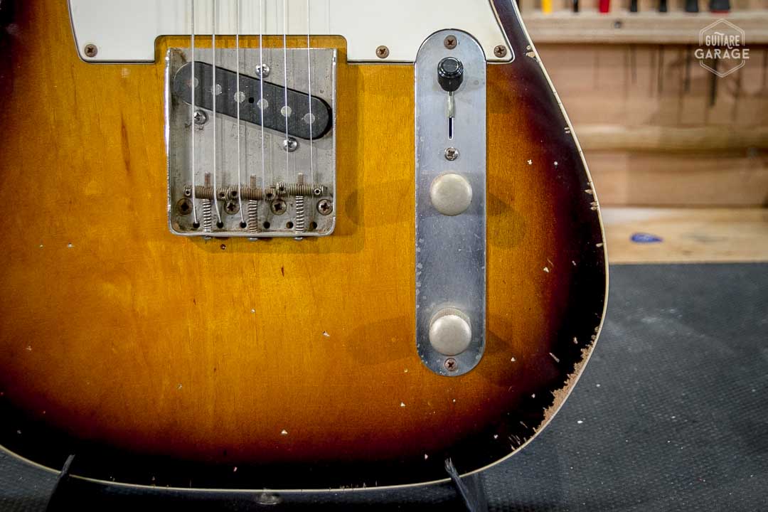 Guitare Garage Modèle T Sunburst 2 Tons Relic Bindings Blancs Micros Lollar Special T