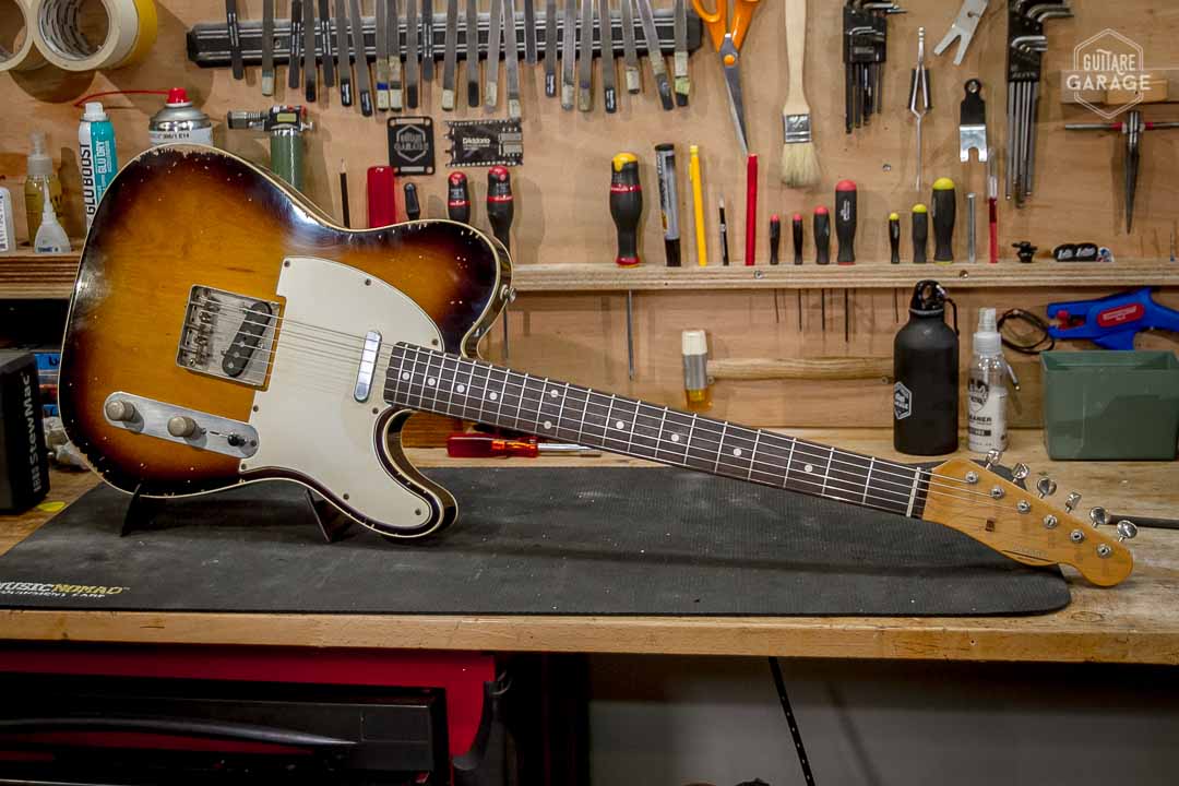 Guitare Garage Modèle T Sunburst 2 Tons Relic Bindings Blancs Micros Lollar Special T