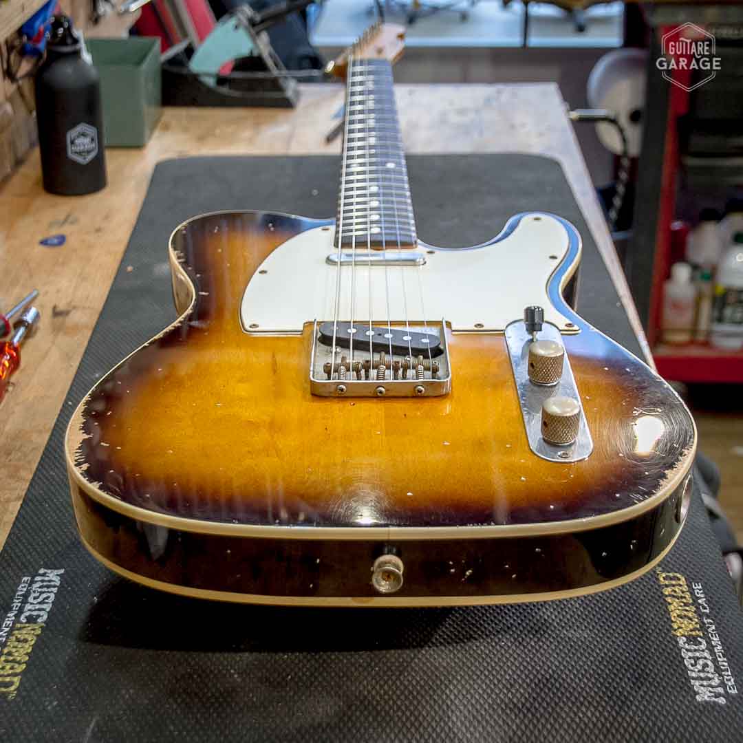 Guitare Garage Modèle T Sunburst 2 Tons Relic Bindings Blancs Micros Lollar Special T